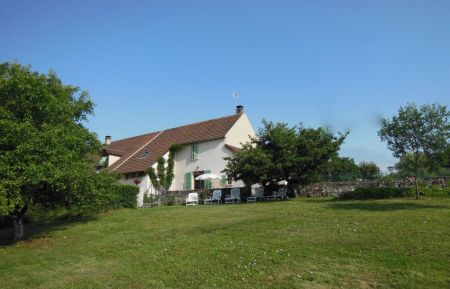 G&icirc;te n&deg;1085 Couches - Sa&ocirc;ne-et-Loire - LES LILAS
