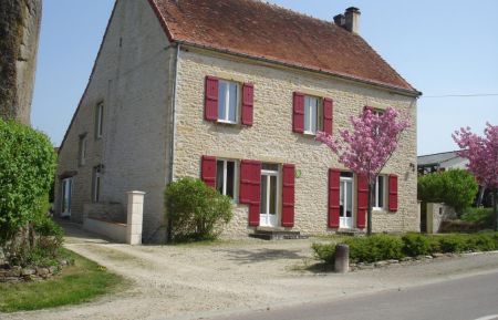 G&icirc;te n&deg;1139 Saint-Micaud - Sa&ocirc;ne-et-Loire - G&icirc;te du Menhir