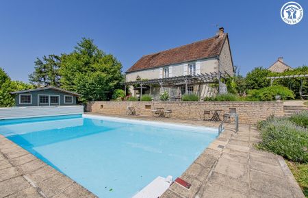 G&icirc;te n&deg;3051 Saint-Sernin-du-Plain - Sa&ocirc;ne-et-Loire - photo