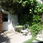 La petite terrasse,sous la treille La petite terrasse,sous la treille