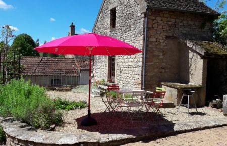 G&icirc;te n&deg;1777 Mellecey - Sa&ocirc;ne-et-Loire - Cour privative